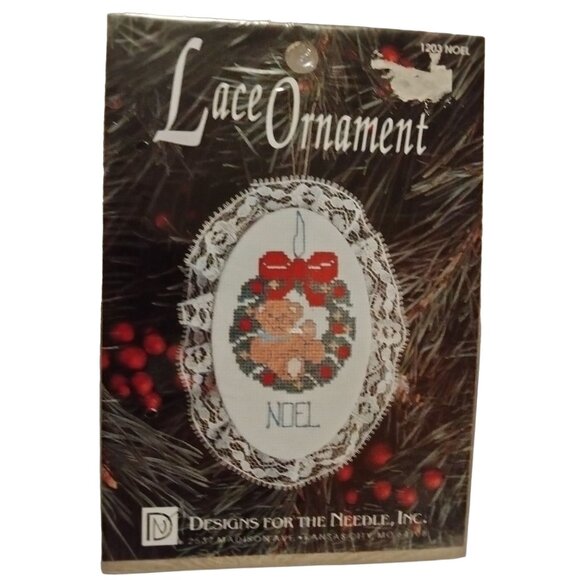 Designs for the Needle Lace Ornament Wreath Teddy Bear Christmas Cross Stitch - Picture 1 of 3